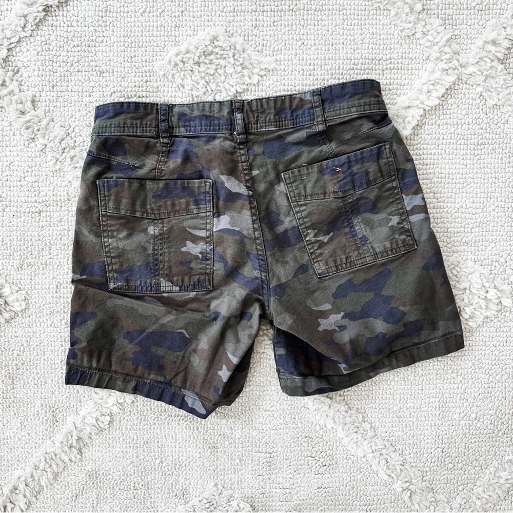 Anthropologie Green Camo Shorts (The Wrangler) - Size 26 - Picture 3 of 3